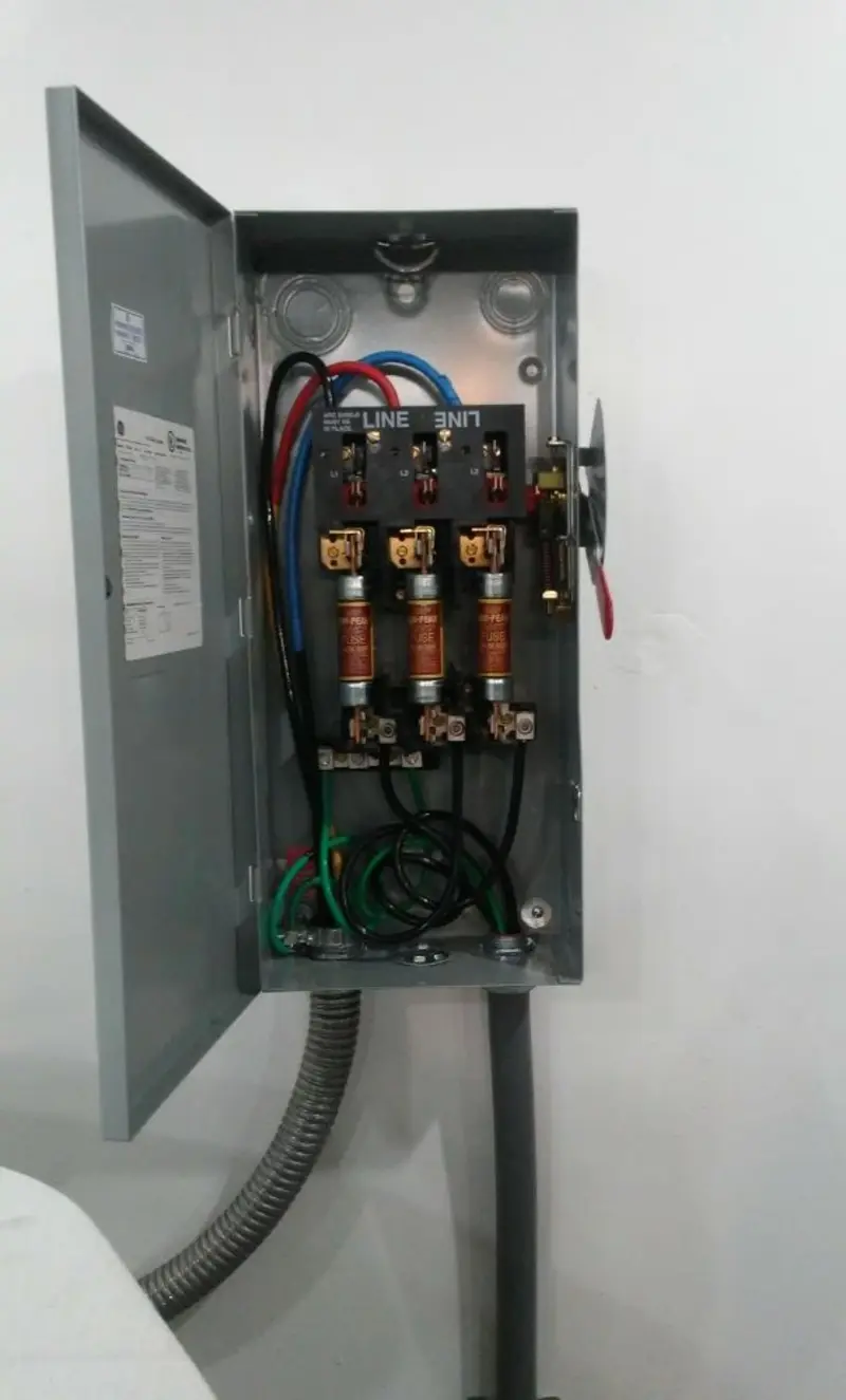 Three-phase disconnect switch installed for Smoke Detector Installation in Palmyra